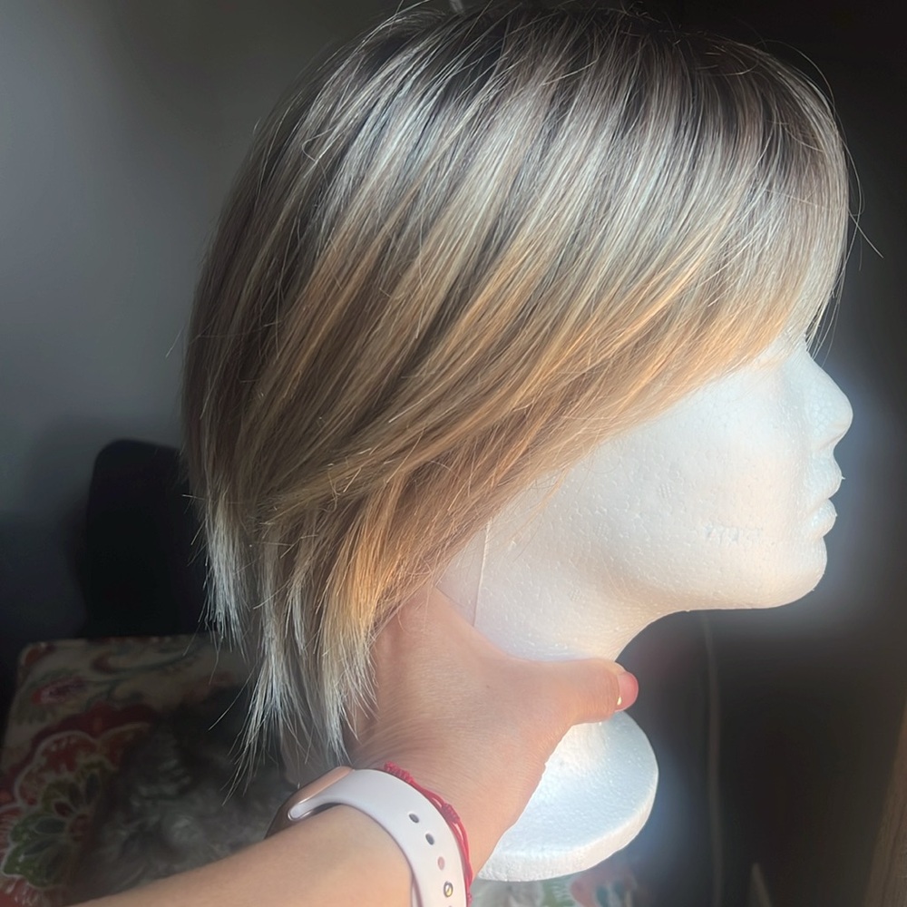 Rene of Paris gorgeous wig. - Picture 2 of 4